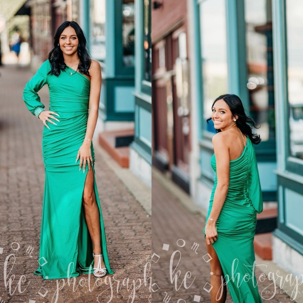 Green long dress 
Sophia Thomas size 2. Wore once for 4 hours